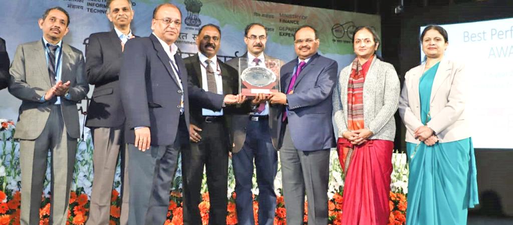 Odisha Team receiving National Award  for eProcurement in the presence of Shri Ajay Sawhney, Secretary (MeitY), Dr. Neeta Verma, DG (NIC) and other dignitaries
