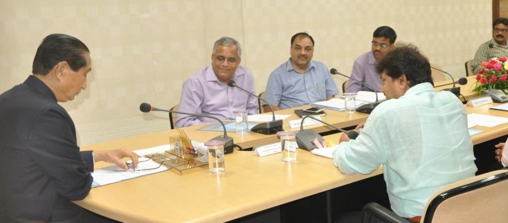 His Excellency Governor, Odisha, Dr. S. C. Jamir initiated the discussion