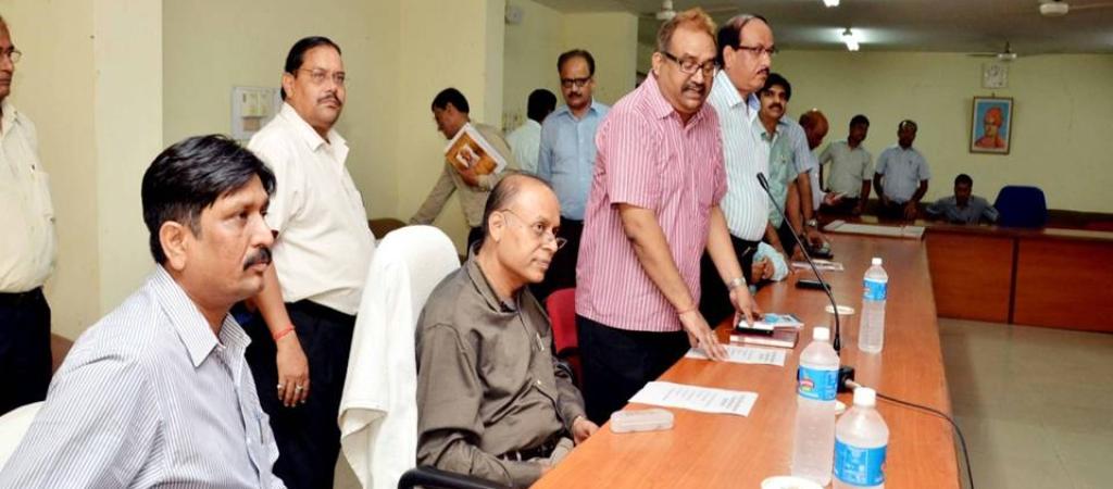 Mr K P Singh, Addl. Comm, Commercial Tax welcomed Dr Ajay Kumar, DG NIC & Dr Saurabh Gupta, SIO, NIC, UP