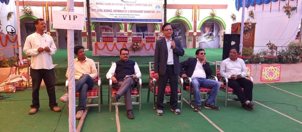 Guests interacting with students