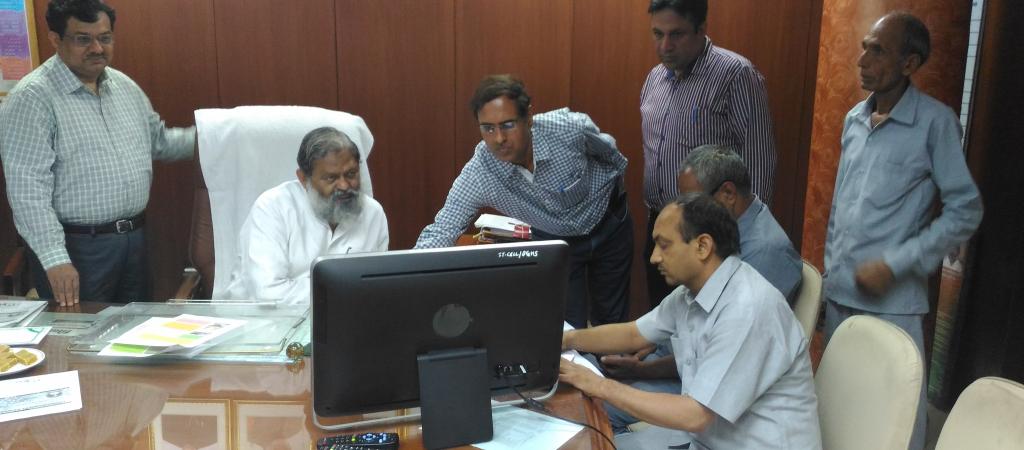 Haryana Health Minister, Sh. Anil Vij launching website of Haryana Medical Services Corporation in presence of ACS (Health) and other Health officers.