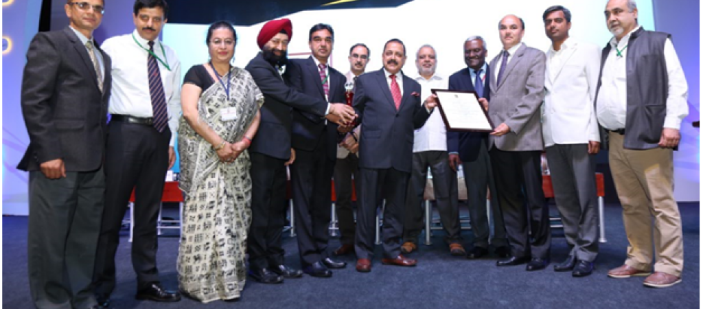 The Manav Sampada Team Receiving the Award from  Dr. Jitendra Singh, Hon`ble Union Minister of State for Personnel, Admin. Reforms & Public Grievances
