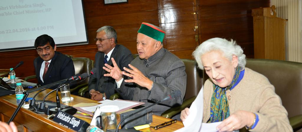 Sh.Virbhadhra Singh, Chief Minister addressing the gathering. Also seen in the picture are Minister for IT, Chief Secretary & Addl Chief Secretary(IT)