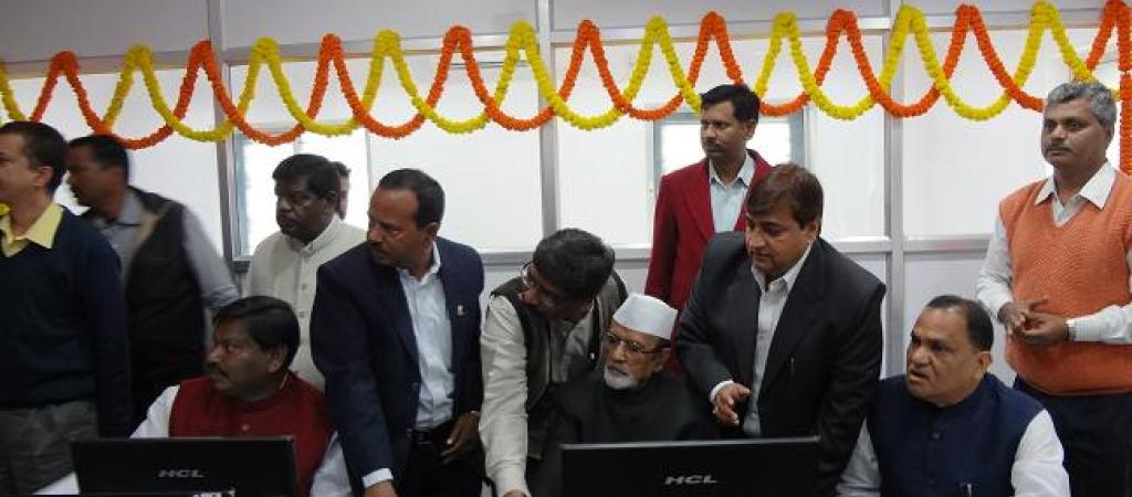 Dr. Syed Ahmad (C),  flanked by  Shri Arjun Munda (L) and Shri C P Singh ( R) along with other officials, inaugurating the system.
