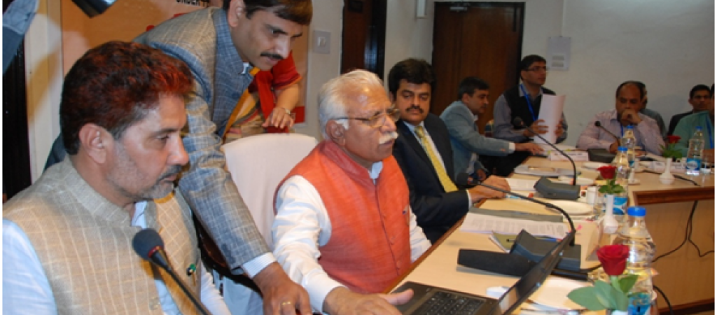 Honb'le Chief Minister, Haryana, Sh. Manohar Lal inaugurating the web-site and online services