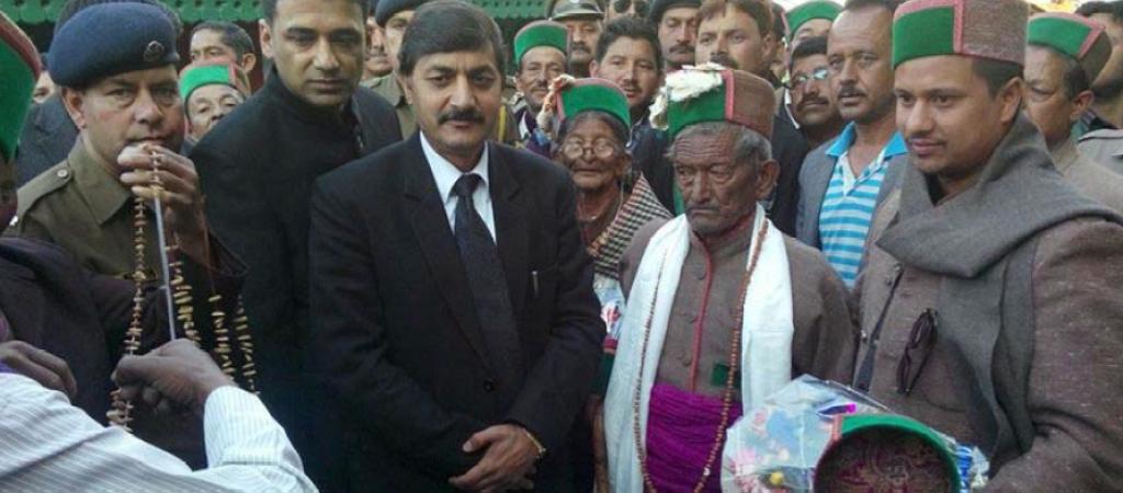 DC Kinnaur felicitating First Voter of India