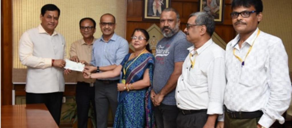 NIC Assam Officials handing over the cheque to Shri Sarbananda Sonowal, Honorable Chief Minister of Assam