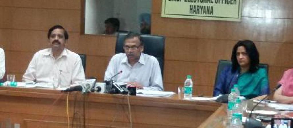 Sh. Srikant Valghad, IAS ,CEO Haryana while officially launching the e-Dashboard services on 04th April,2014