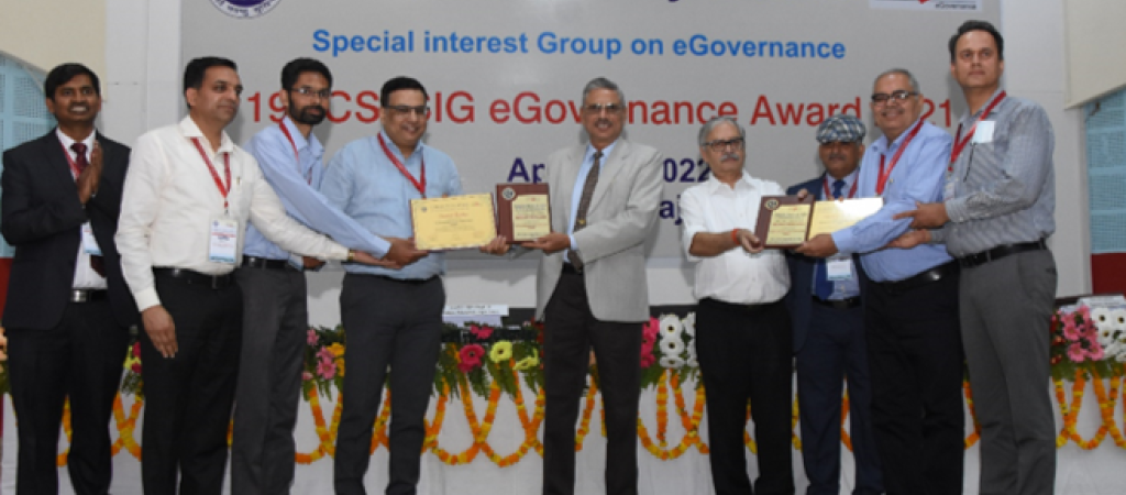 CSI Award of Excellence being presented to MoHFW and NIC Officers