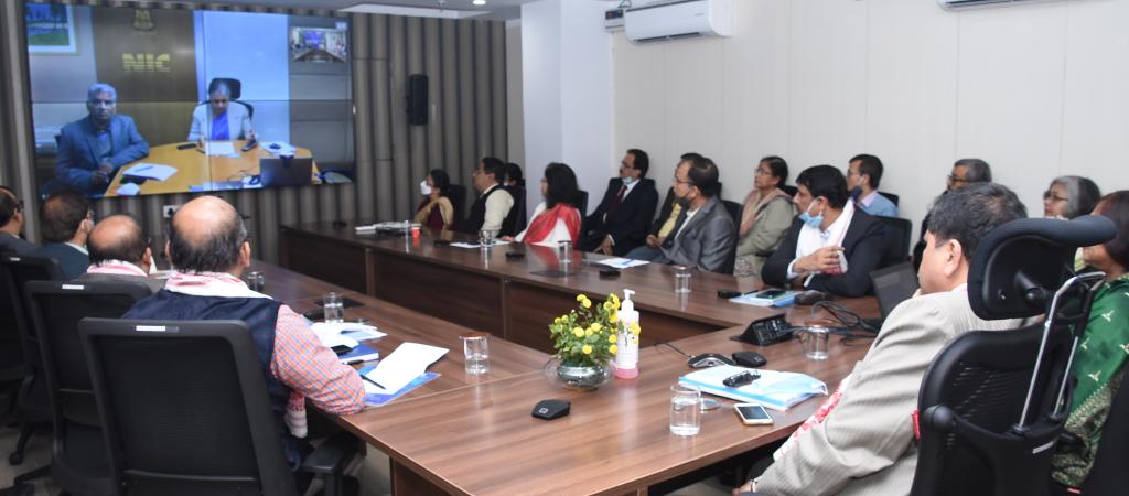 DG NIC and Shri D C Misra, DDG and State Co-ordinator Assam, interacting with CS Assam