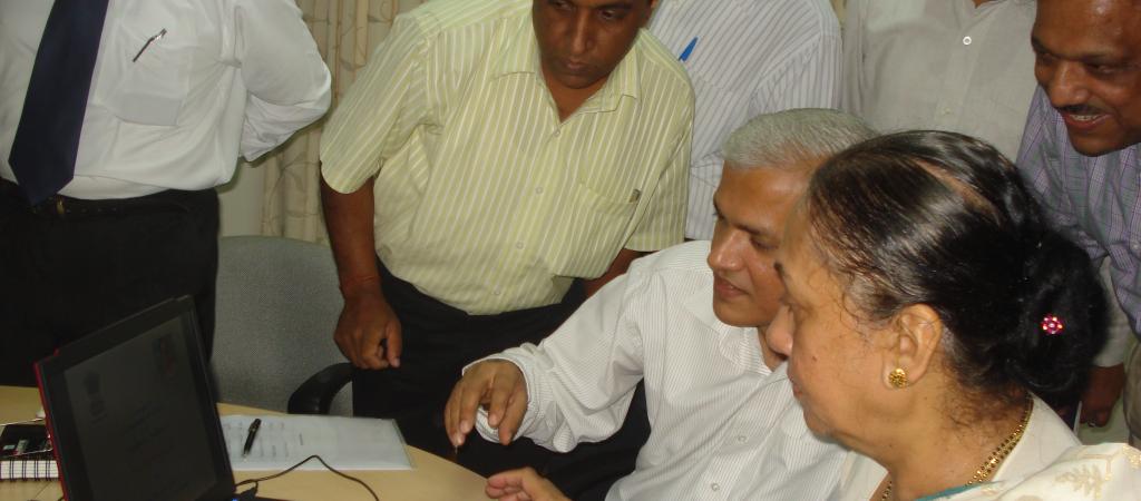 H.E. the Governor of Uttarakhand, Mrs Margaret Alva inaugurating the website of Rajbhawan Uttarakhand