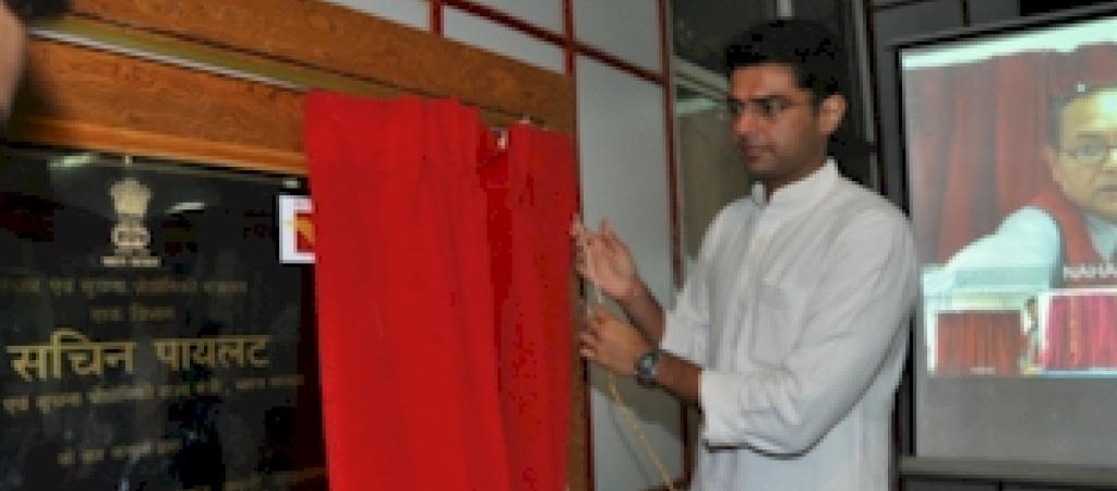 Sh. Sachin Pilot inaugurating the Project Arrow Post offices through NIC VC at GPO, Shimla