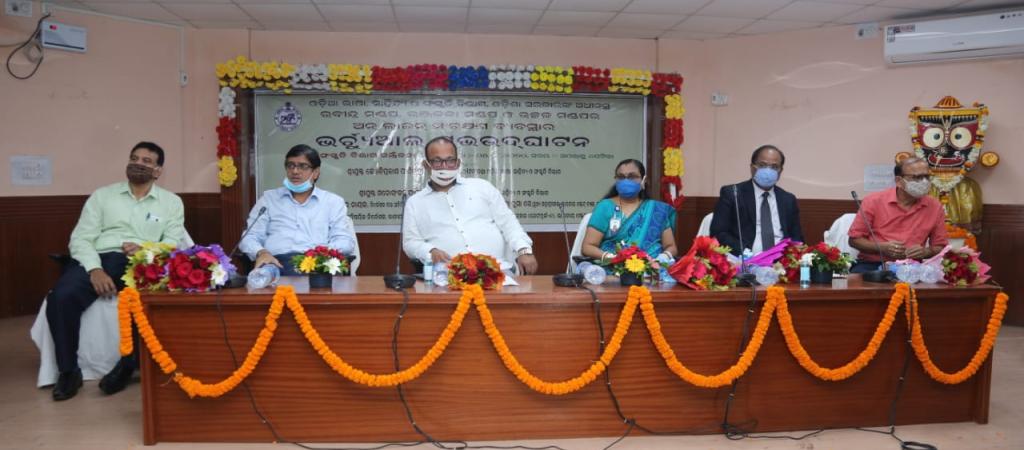 Guests on Dais