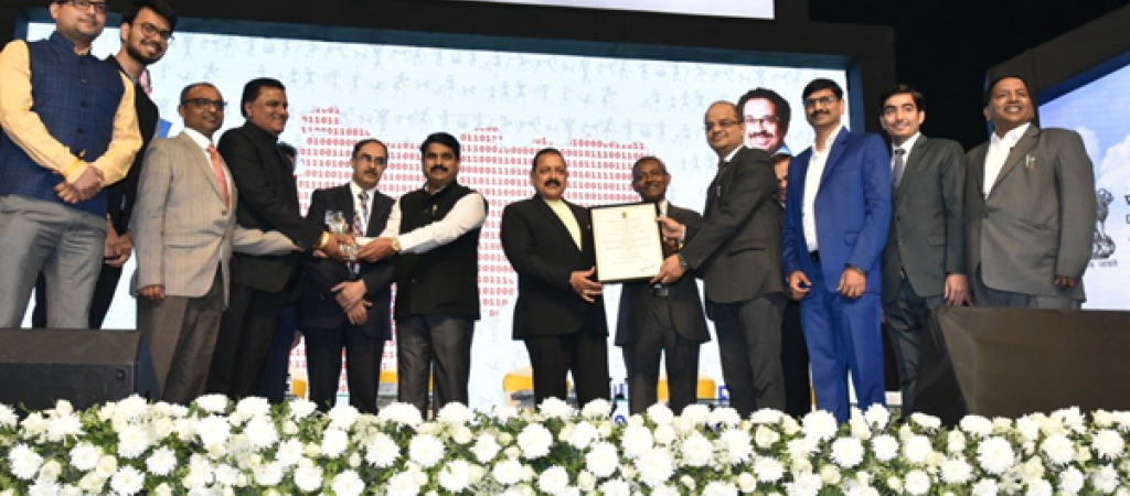 Haryana Saral team receiving Gold award for Antyodaya Saral Haryana Project presented by Sh. Jitendra Singh, Union Minister