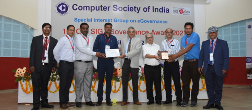 NIC-Haryana team receiving award for NICMeet (Desktop Video Conferencing Solution)