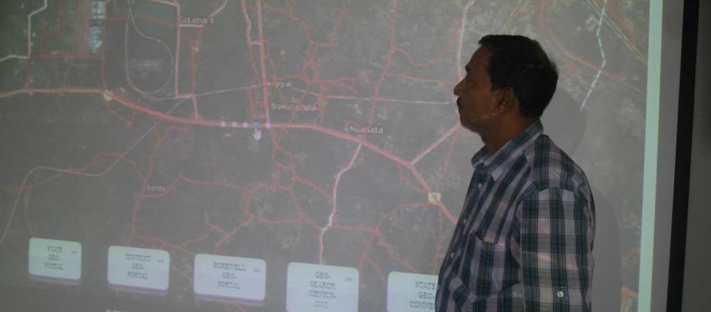 Shri B K Samal, Scientist-D, presenting the Geo-Portal