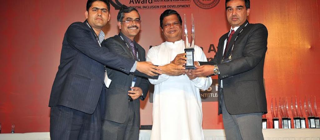 Honourable Minister of Education, Government of Sri Lanka presenting the Award in N.Delhi