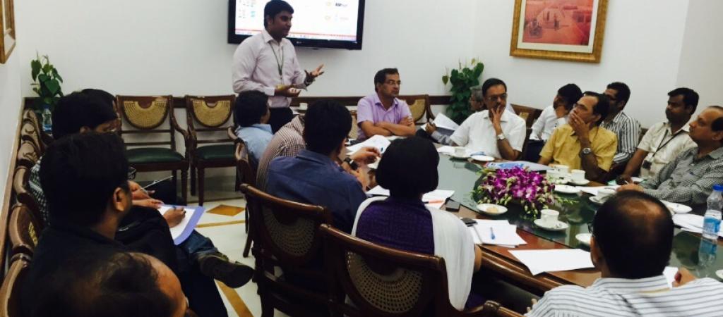 Mr. Vinod Kumar J briefing about eNivesh to the audience