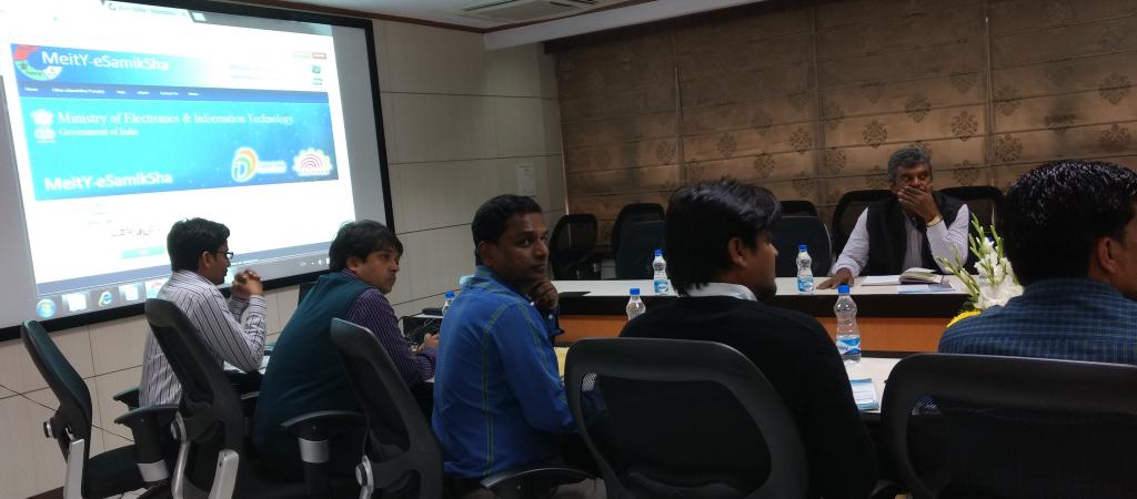 Mr. Yogesh Kumar Agarwal, Scientist B, CSID during discussion with participants