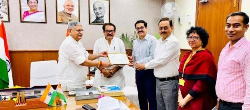 Honorable Union Minister Shri Rajiv Ranjan Singh was presented the WSIS Award by MoS Prof. S. P. Singh Baghel and senior NIC/MoPR officials