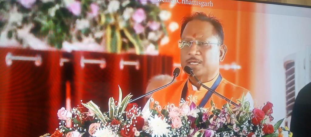 Honorable Chief Minister hands over house keys to beneficiaries under PM Awas Yojana