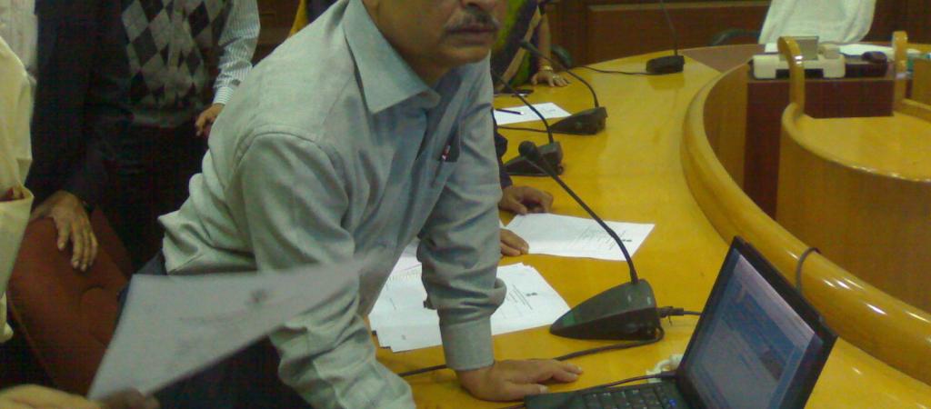Shri Samar Ghosh, Chief Secretary, inaugurating the service.