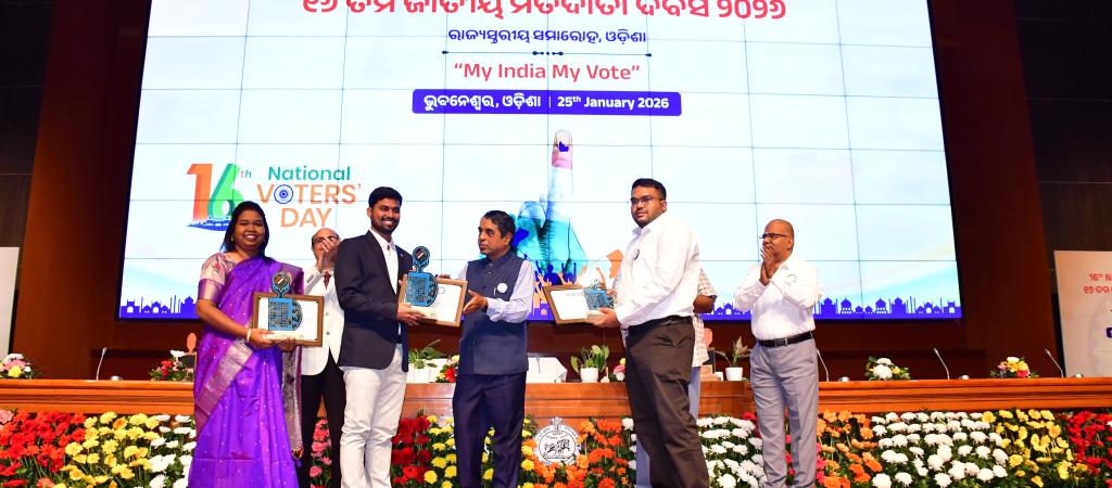Nuapada DIO received award on voters day