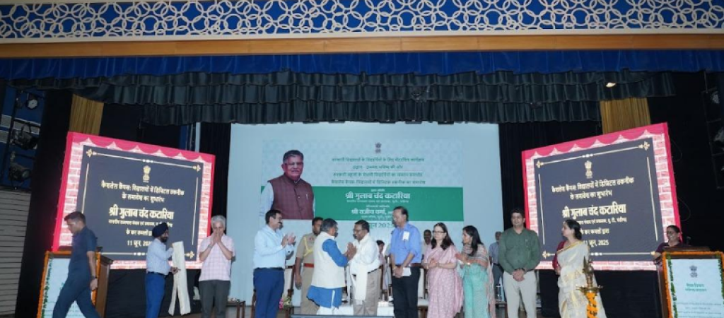 Shri Ramesh Kumar Gupta, DDG & SIO NIC UT Chandigarh being felicitated on the stage