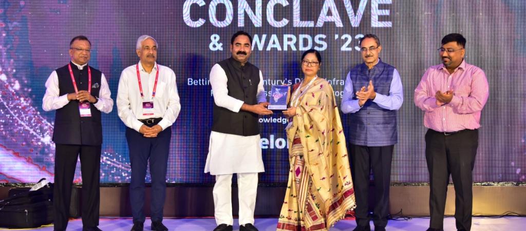 SIO NIC Assam, Smt. Kabita Roy Das, DDG, receives the Awards