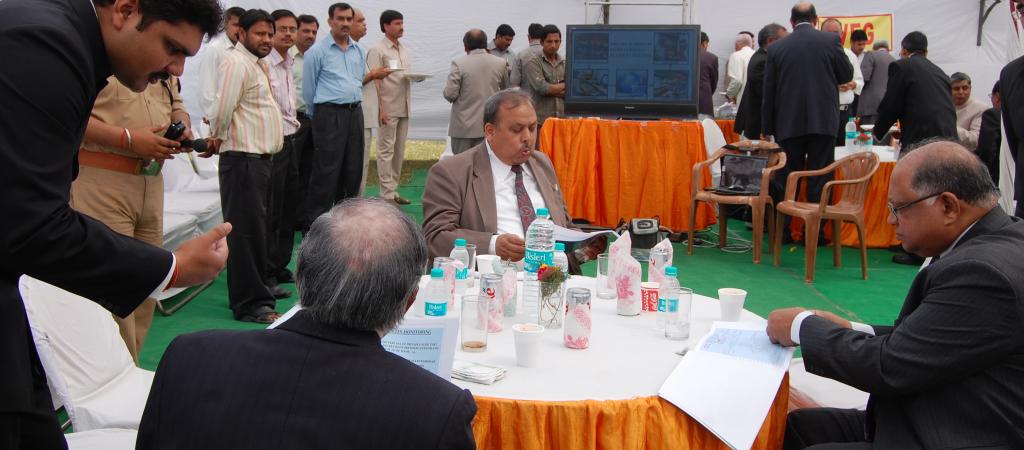 DM Muzaffarnagar briefing SC Justice Mr. Satha Shivam, Chief Justice HC-Allahabad and Admin. Judge about Online Court Summon Delivery System.
