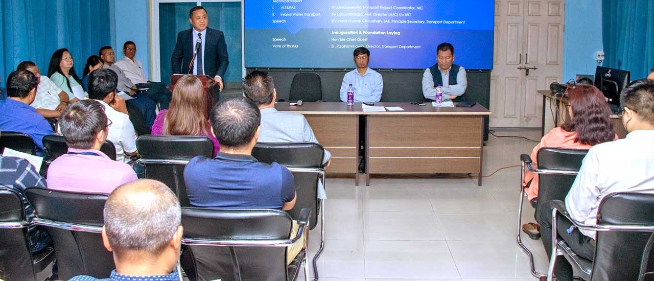 Hon’ble Transport Minister of State, Shri TJ Lalnuntluanga, emphasizing 
on the public safety during the launch of VLT & EAS on September 15, 
2023, at VLTS Command and Control Centre, Aizawl, Mizoram.