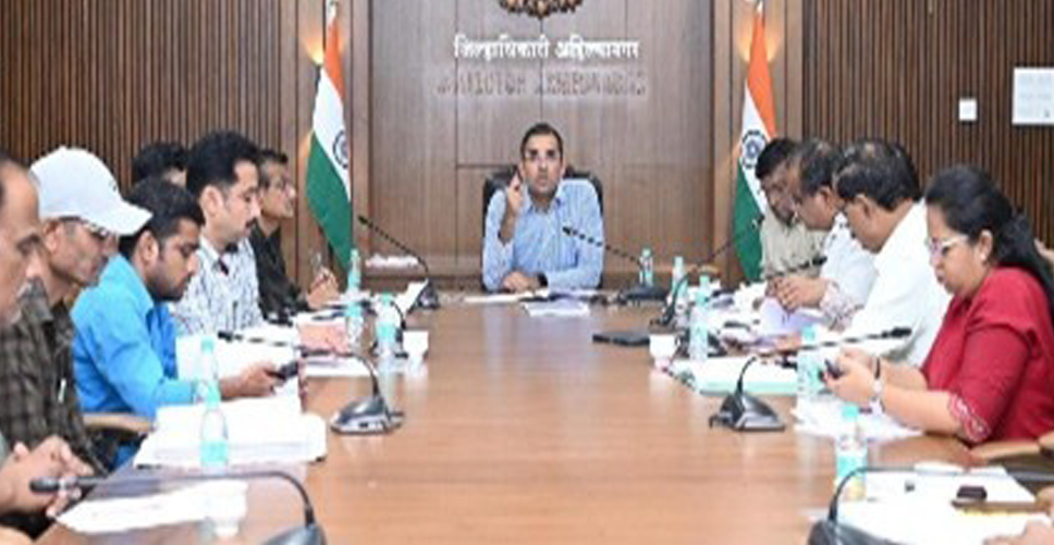 Under the iRAD project, NIC District Centre provided 131+ trainings to 1,472+ employees in 32 police stations, two RTOs and other offices.