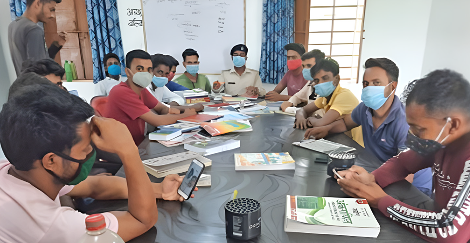 Students reading in a digitally enabled community library. Jamtara is India’s only district where all 118 gram panchayats host such libraries, powered by an NIC-developed portal