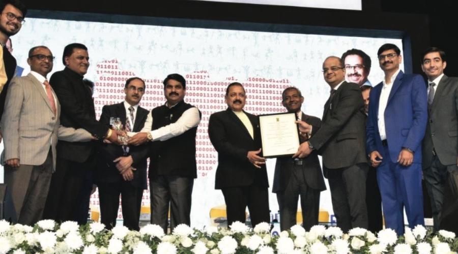 Shri Deepak Bansal, SIO, NIC Haryana & team receiving Gold award for “Antyodaya Saral Haryana” Project in the category of “Excellence in providing Citizen Centric Delivery” presented by Shri Jitendra Singh, Hon’ble Union Minister.