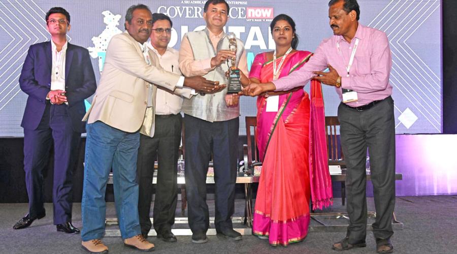 District Collector, DIO, and ADIO of Tirunelveli receiving the 3rd Digital Transformation National Award