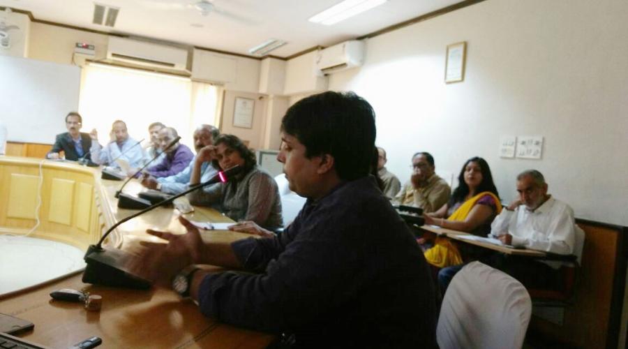 Mr. Yogesh Kumar Agarwal, Scientist-B, CSID during discussion with participants