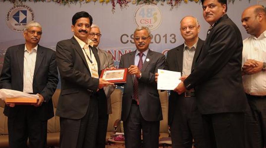 The IntraGov award was received by Sh. Ghan Shyam Bansal Dy. DG & SIO NIC Haryana and Sh. Deepak Bansal, Sr. Technical Director NIC-HrSC. Other team members : Sh. Yash Pal, Scientist C, NIC-HrSC