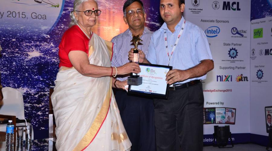 Sh. Rahul Jain, Scientist-D receiving Awardfrom Her Excellency The Governor of Goa , Smt. Mridula Sinha