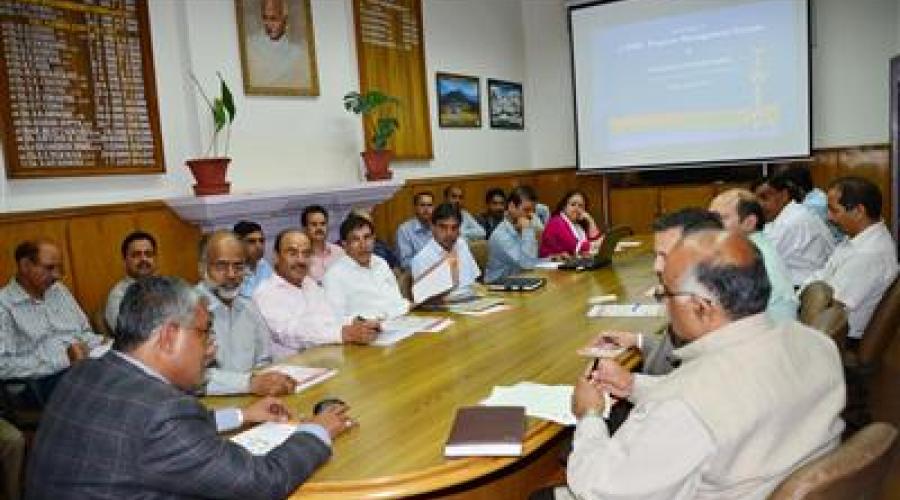 Chief Secretary Shri P. Mitra launching the State Project Monitoring Portal for Himachal Pradesh at Shimla