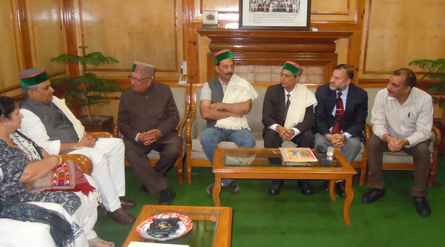 Hon'ble Speaker Himachal Pradesh Vidhan Sabha interacting with his counterpart in Bihar