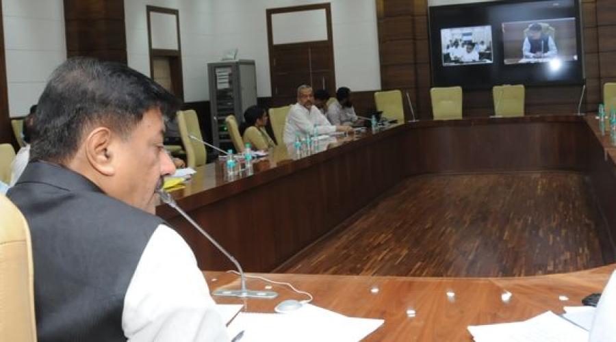 Hon. CM of Maharashtra in VC with District officials