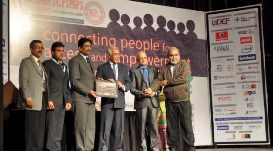 Dr. Saurabh Gupta, SIO HP receiving the Award