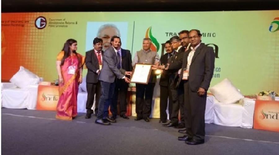 The team receiving award from  the Hon'ble  Minister of State, Electronics and IT,  Govt. of India.