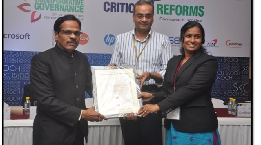 DIO NIC Kolhapur & Deputy Election Officer Kolhapur receiving Order of Merit for eDISNIC from CEO, MyGov