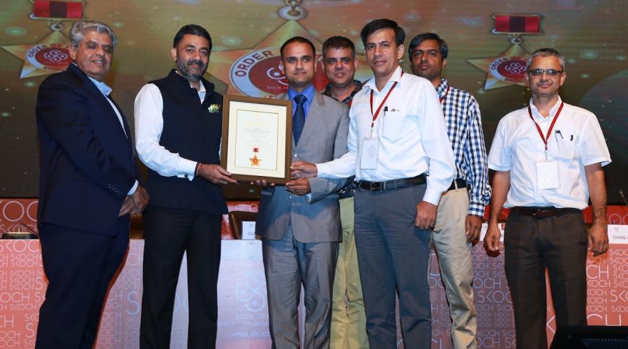 Sh. Ritesh Chauhan, DC Kangra, Sh.Bhupinder Pathak, DIO Kangra, Sh. Akshay Kumar, ADIO Kangra, Sh. Ashish Sharma and Sh. Sanjay Sharma with the Award