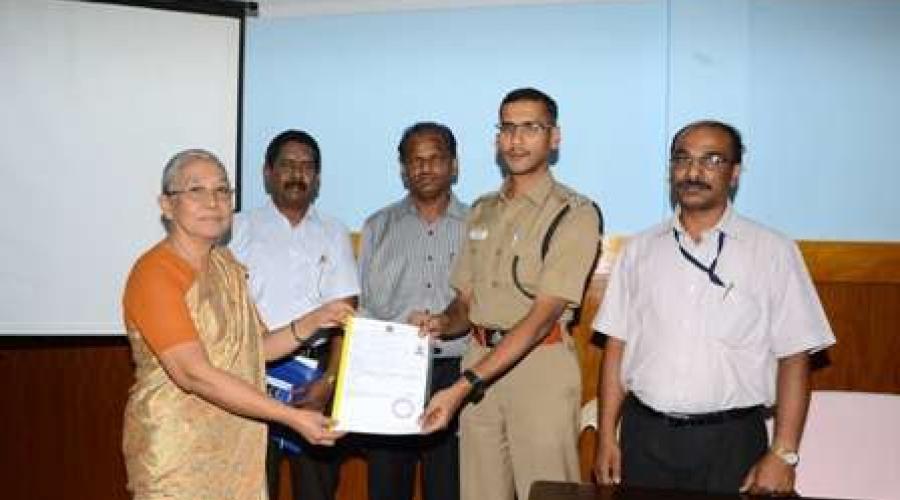 Dy.C.P., Tirunelveli Sh. M Rajarajan presents the first Registration Certificate