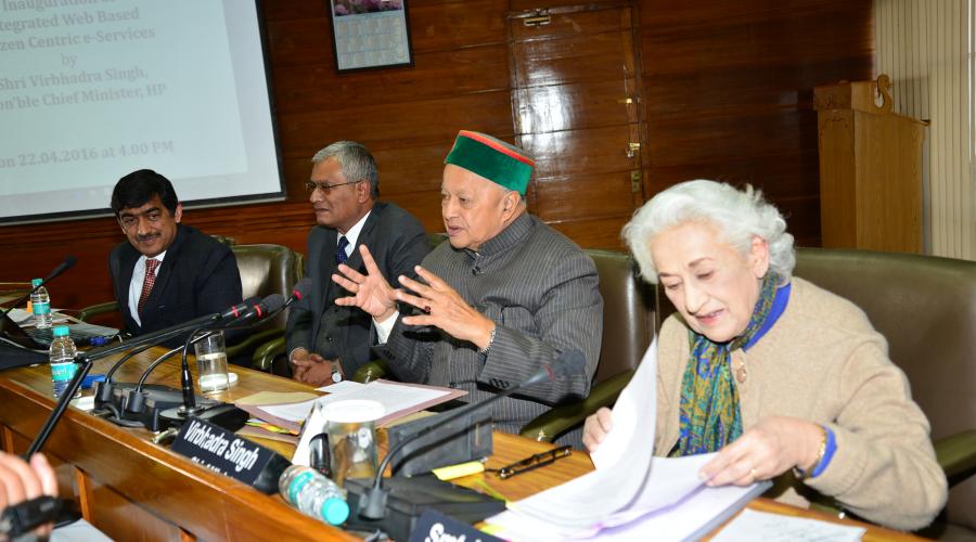 Sh.Virbhadhra Singh, Chief Minister addressing the gathering. Also seen in the picture are Minister for IT, Chief Secretary & Addl Chief Secretary(IT)