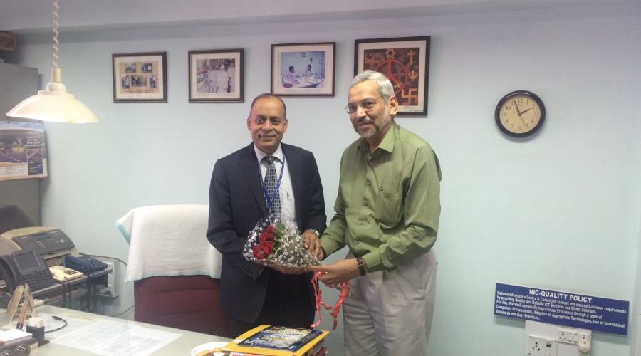 Presentation of flower bouquet by SIO Maharashtra to Additional Seceretary & Director General NIC by SIO Maharashtra