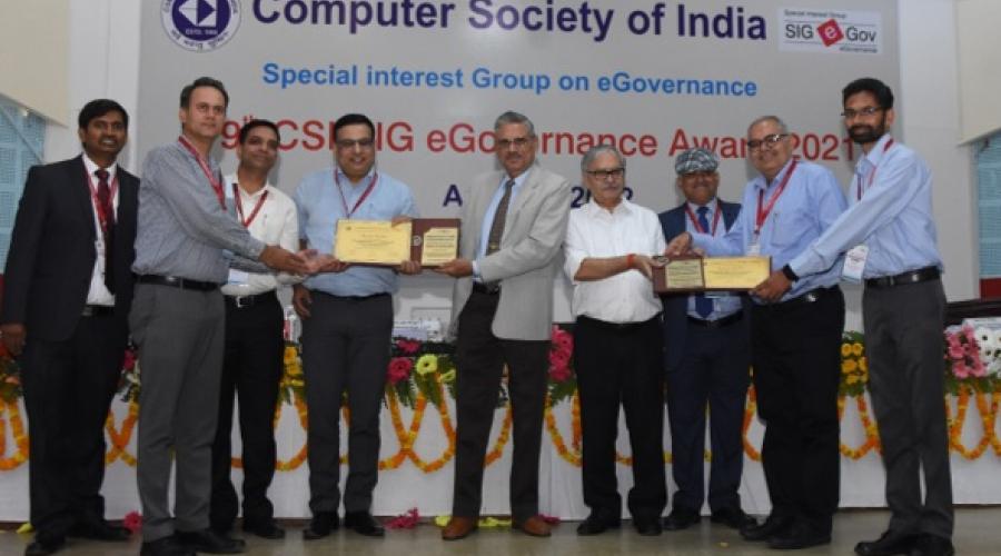 CSI SIG eGovernance Award of Excellence being received by the MOHFW and NIC Officers