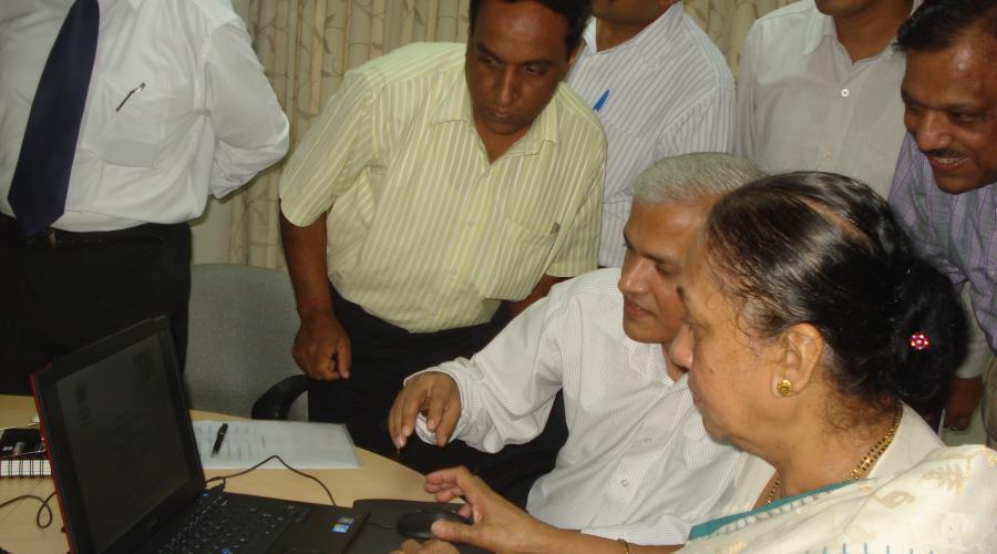 H.E. the Governor of Uttarakhand, Mrs Margaret Alva inaugurating the website of Rajbhawan Uttarakhand